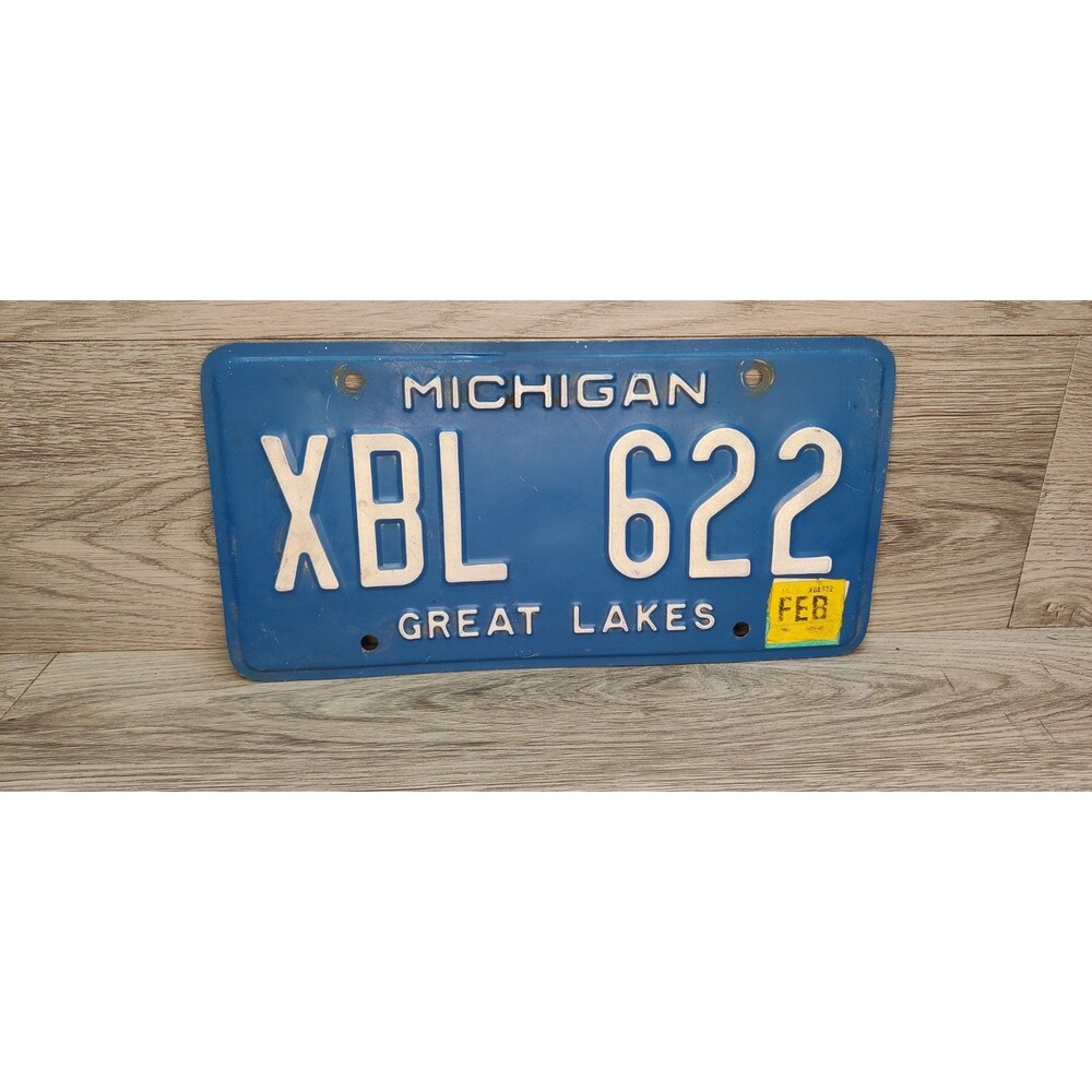 VTG Michigan License Plate XBL622 Blue Great Lakes-Collectible Man Cave 90s
